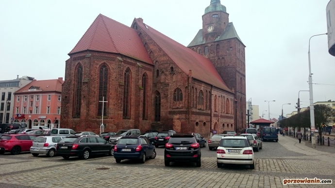 6/11 Księża niczym święte krowy - parkują gdzie chcą?