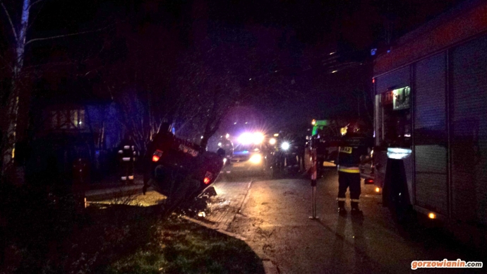 3/7 Dachowanie czerwonego mitsubishi