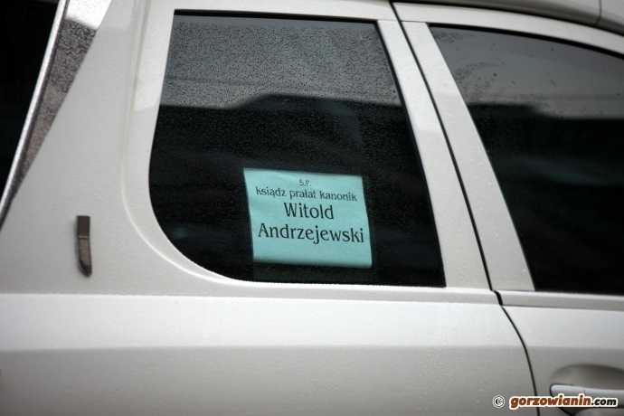 6/20 Pierwsze uroczystości pogrzebowe ks. Andrzejewskiego