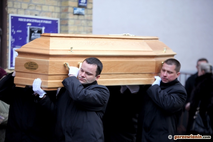 13/20 Pierwsze uroczystości pogrzebowe ks. Andrzejewskiego