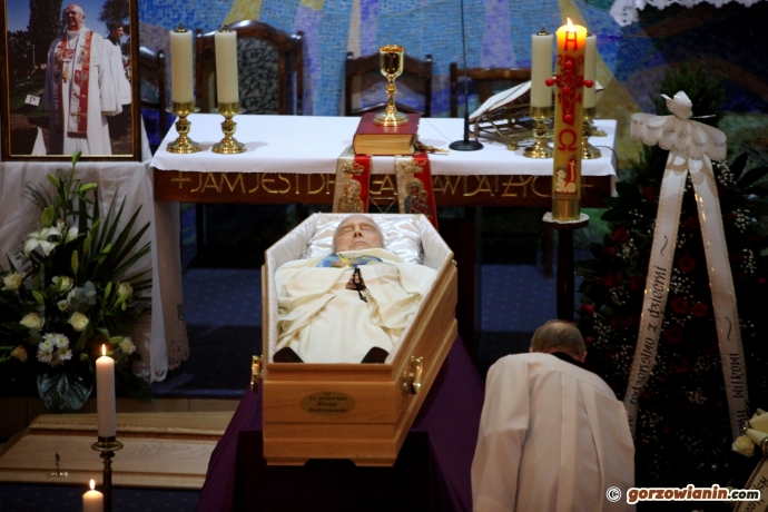 16/20 Pierwsze uroczystości pogrzebowe ks. Andrzejewskiego