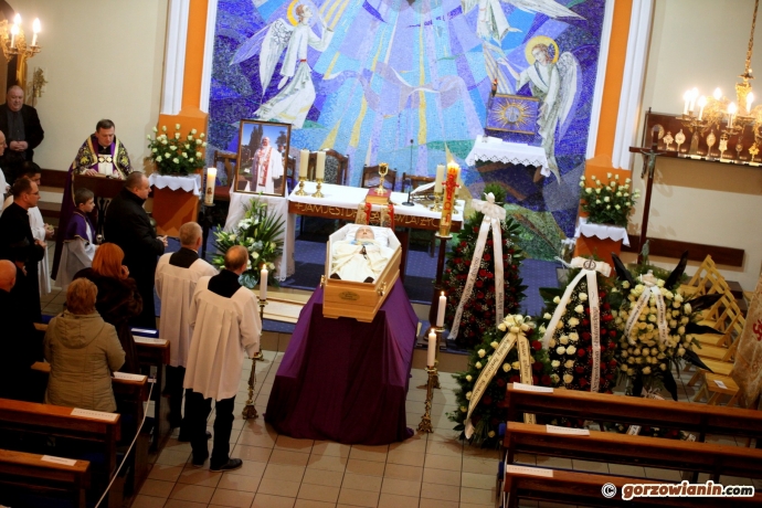 17/20 Pierwsze uroczystości pogrzebowe ks. Andrzejewskiego