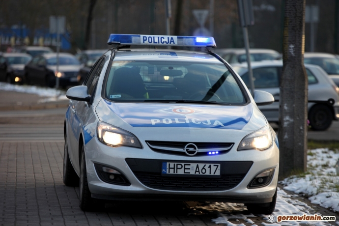 9/9 2014 02 05 Zderzenie volkswagena i peugota na rondzie Wyszyńskiego