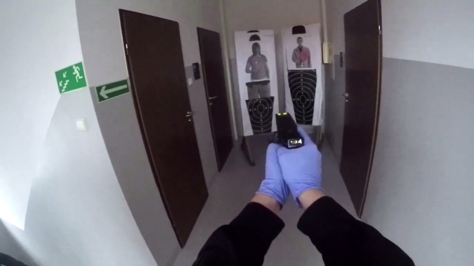 7/10 Szkolenie policjantów z użyciem paralizatora