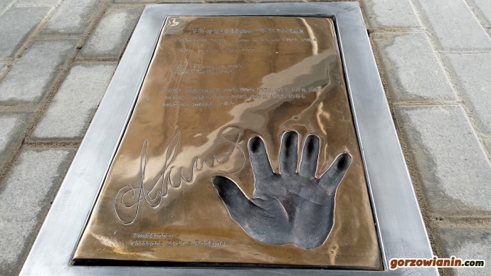 4/9 Odcisk dłoni Bogusława Nowaka w Alei Sław