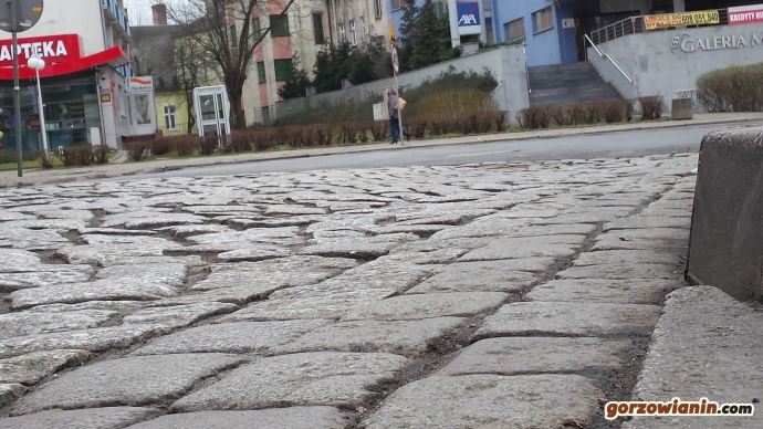 7/7 Dziurawe centrum miasta