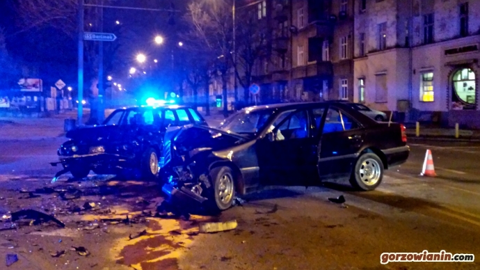 3/6 Zderzenie BMW z mercedesem