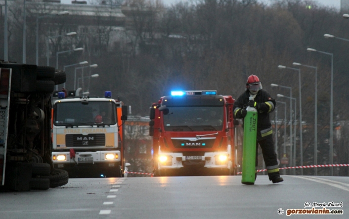8/13 Wypadek auta przewożącego butle z dwutlenkiem węgla!