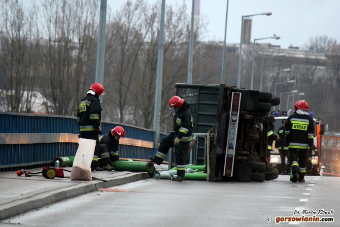10/13 Wypadek auta przewożącego butle z dwutlenkiem węgla!