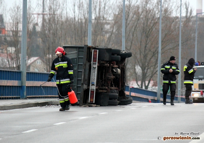 12/13 Wypadek auta przewożącego butle z dwutlenkiem węgla!