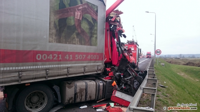 3/11 Zderzenie dwóch ciężarówek na S3