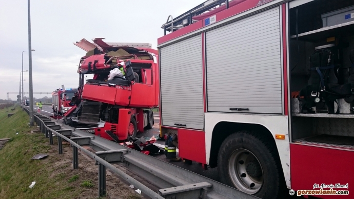 8/11 Zderzenie dwóch ciężarówek na S3