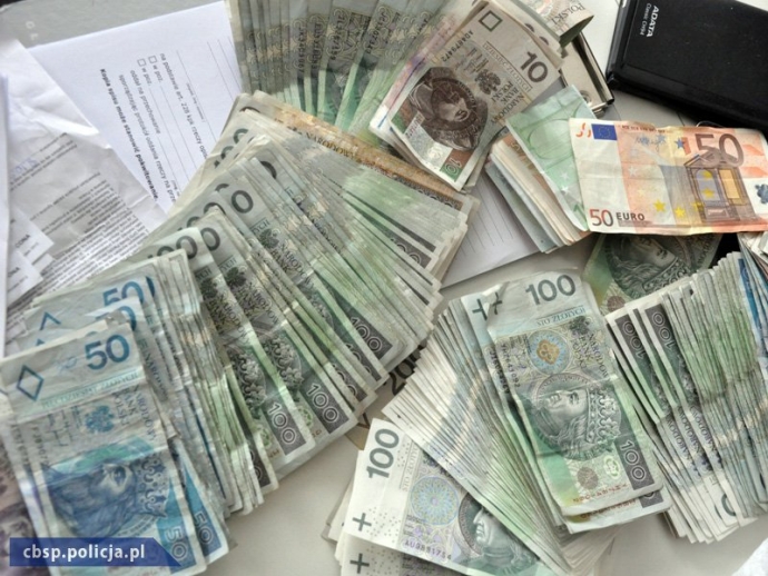 5/8 CBŚP zatrzymało pseudokibiców handlujących dopalaczami