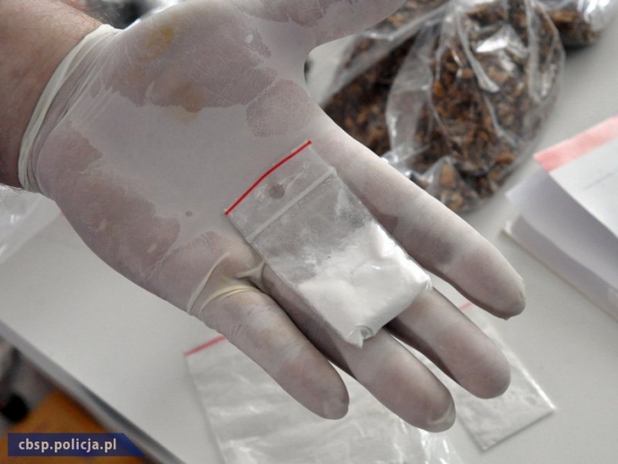 7/8 CBŚP zatrzymało pseudokibiców handlujących dopalaczami