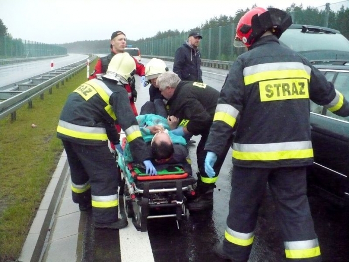 3/7 BMW uderzyło w barierkę na S3