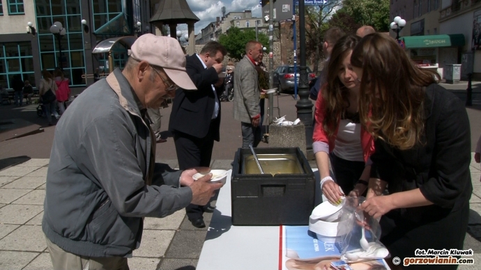 5/6 Przez żołądek do urny