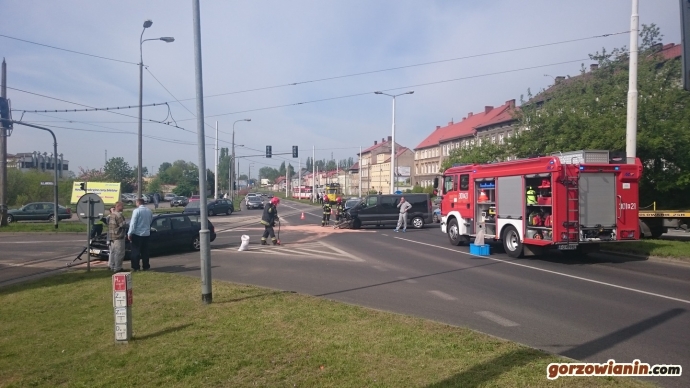4/6 Zderzenie dwóch aut na skrzyżowaniu Sikorskiego z Jancarza