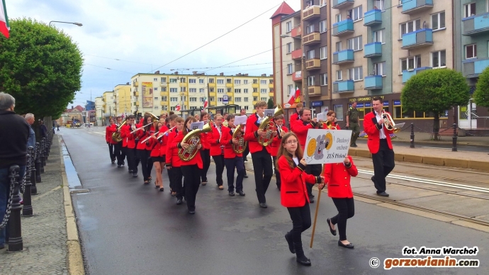 4/21 Orkiestry dęte zagrały na skrzyżowaniu