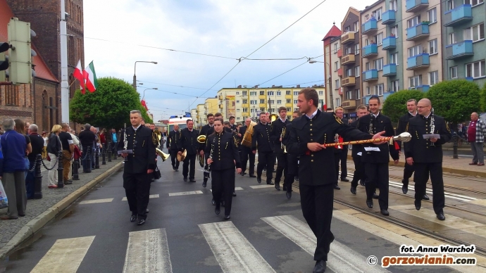 5/21 Orkiestry dęte zagrały na skrzyżowaniu