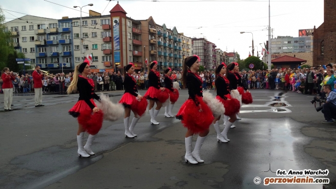 16/21 Orkiestry dęte zagrały na skrzyżowaniu