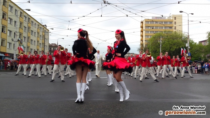 19/21 Orkiestry dęte zagrały na skrzyżowaniu