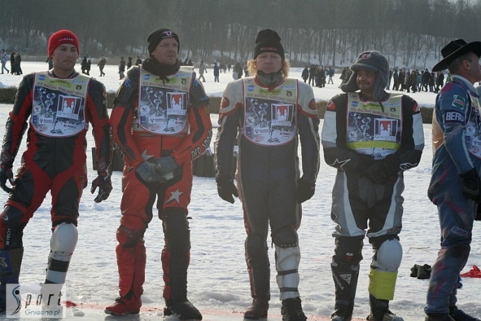 24/108 Daniszewski drugi na lodzie w Gnieźnie