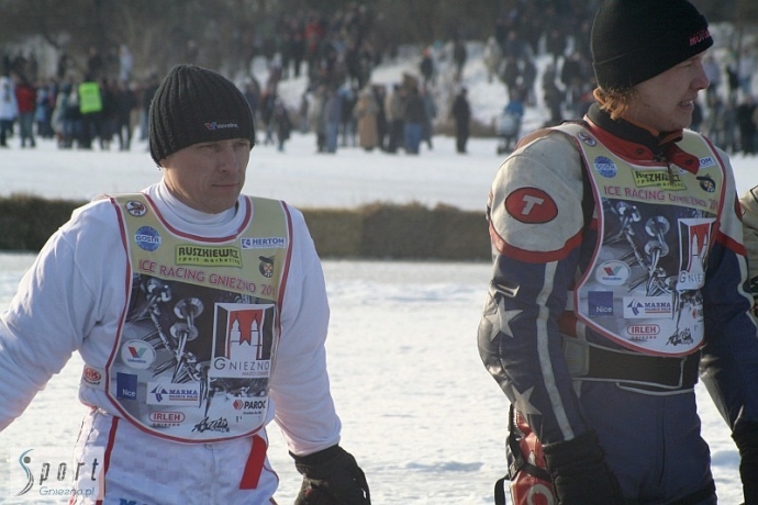 25/108 Daniszewski drugi na lodzie w Gnieźnie