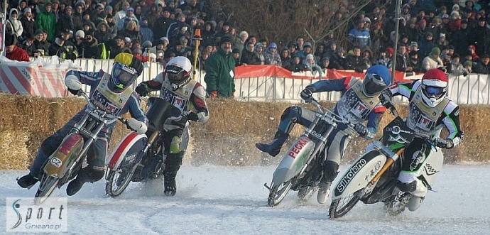 49/108 Daniszewski drugi na lodzie w Gnieźnie