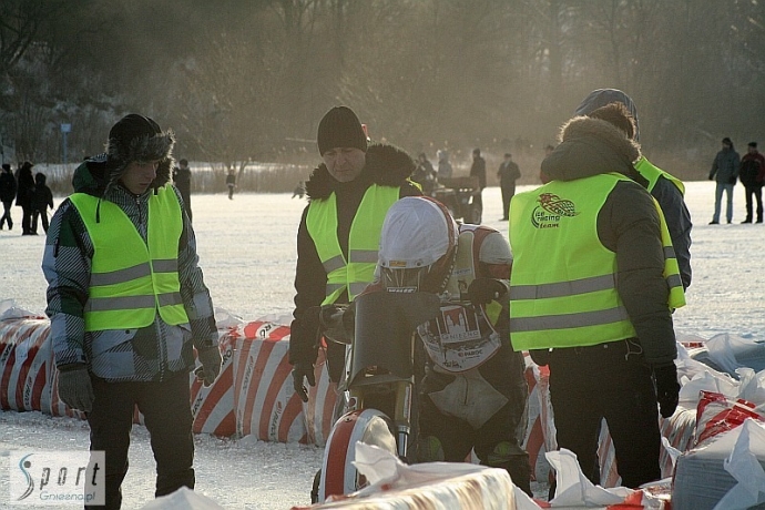 52/108 Daniszewski drugi na lodzie w Gnieźnie