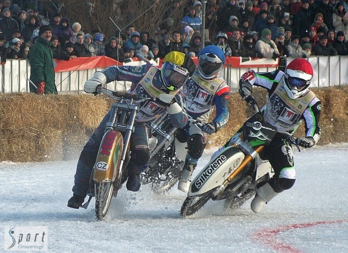 53/108 Daniszewski drugi na lodzie w Gnieźnie