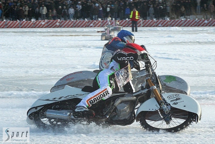 54/108 Daniszewski drugi na lodzie w Gnieźnie
