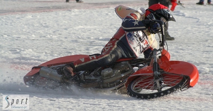 69/108 Daniszewski drugi na lodzie w Gnieźnie