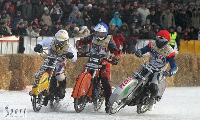 71/108 Daniszewski drugi na lodzie w Gnieźnie