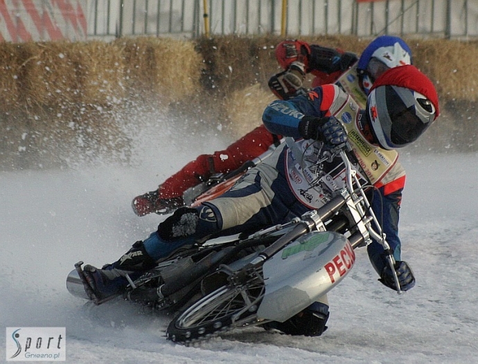 74/108 Daniszewski drugi na lodzie w Gnieźnie