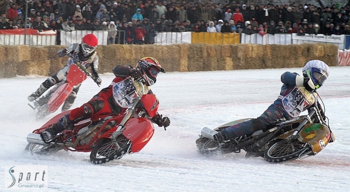 77/108 Daniszewski drugi na lodzie w Gnieźnie
