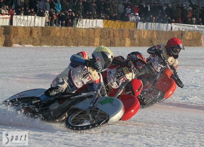 82/108 Daniszewski drugi na lodzie w Gnieźnie
