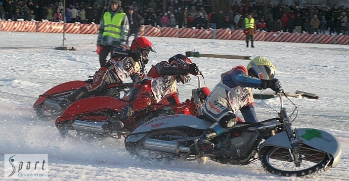 83/108 Daniszewski drugi na lodzie w Gnieźnie