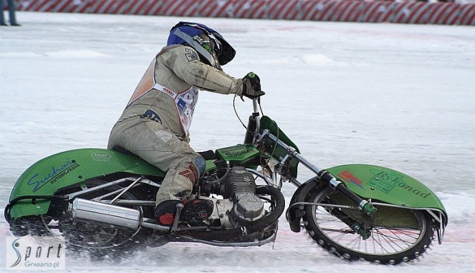 86/108 Daniszewski drugi na lodzie w Gnieźnie