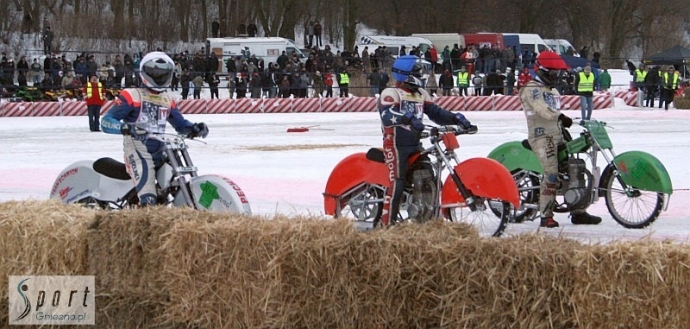 98/108 Daniszewski drugi na lodzie w Gnieźnie