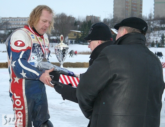 102/108 Daniszewski drugi na lodzie w Gnieźnie