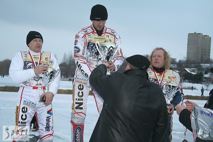 104/108 Daniszewski drugi na lodzie w Gnieźnie