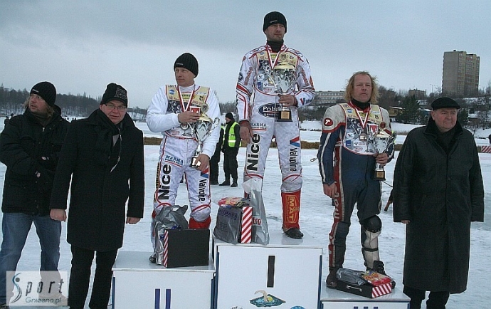 105/108 Daniszewski drugi na lodzie w Gnieźnie