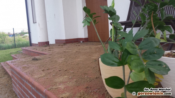 4/9 Przy ul. Srebrnej wybuchła studzienka