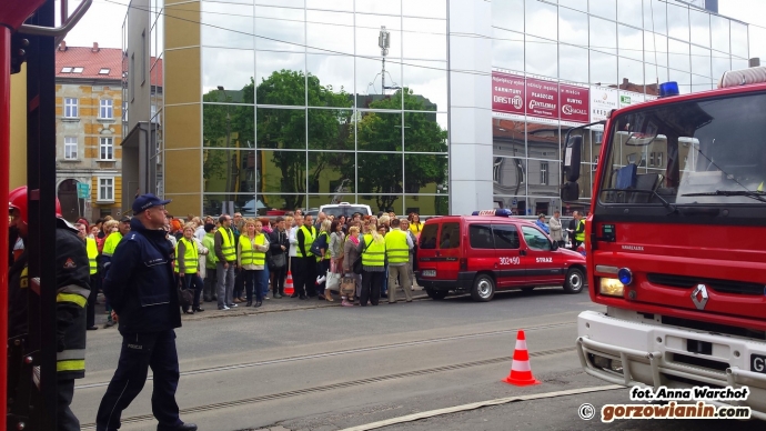 6/7 Ćwiczenia strażaków w ZUS-ie