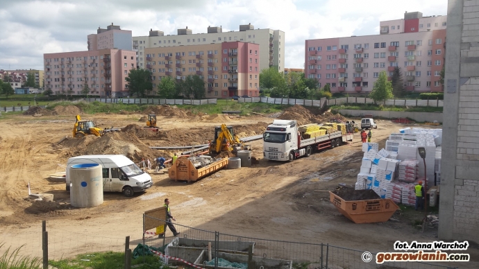 2/16 Prace przy Galerii Manhattan idą pełną parą