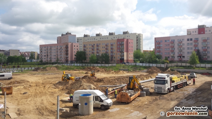 6/16 Prace przy Galerii Manhattan idą pełną parą