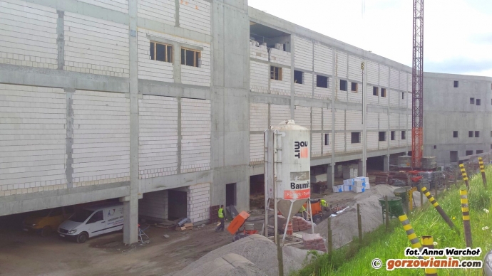 7/16 Prace przy Galerii Manhattan idą pełną parą