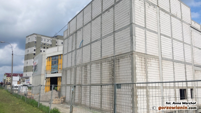 16/16 Prace przy Galerii Manhattan idą pełną parą