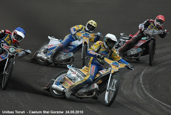 73/214 Speedway Ekstraliga 2010 w obiektywie