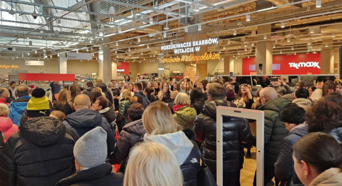 Prawdziwe tłumy na otwarciu TK Maxx w Gorzowie. Gigantyczna kolejka i konkursy z Patricią Kazadi